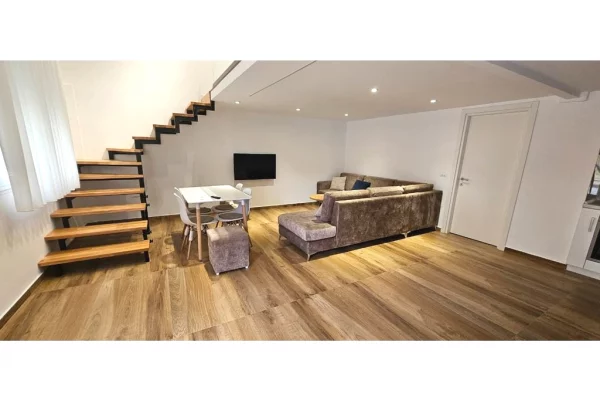 Appartamento in vendita a Tirana 1+1, Arredato