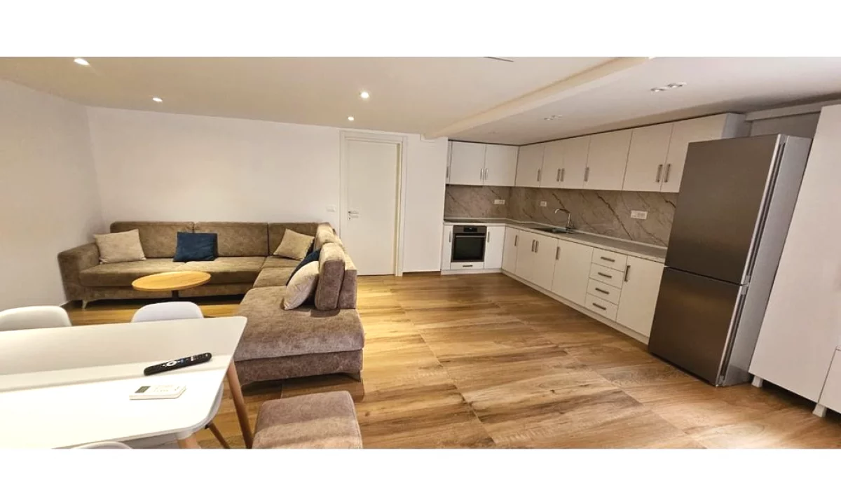 Appartamento in vendita a Tirana 1+1, Arredato