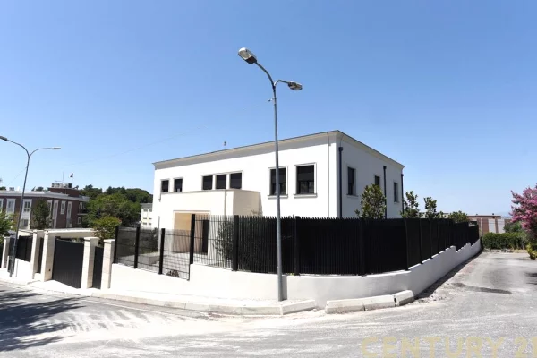 Luxury villas for rent in Tirana 6+1, Emty