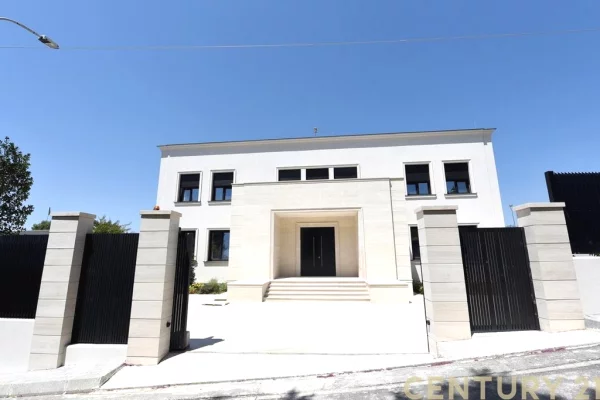 Luxury villas for rent in Tirana 6+1, Emty