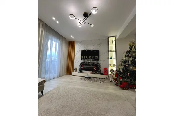 Appartamento in vendita a Tirana 2+1, Arredato