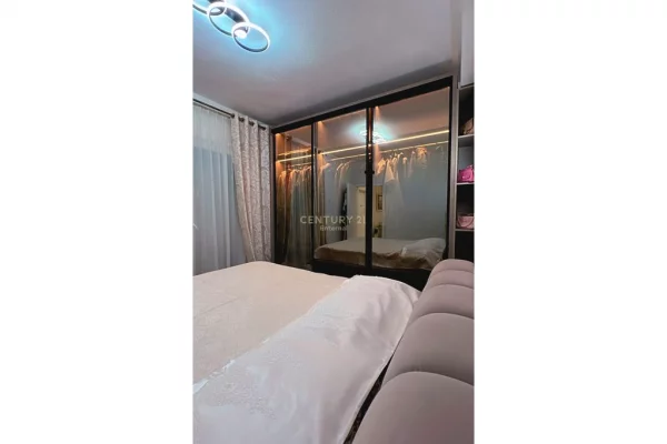 Appartamento in vendita a Tirana 2+1, Arredato