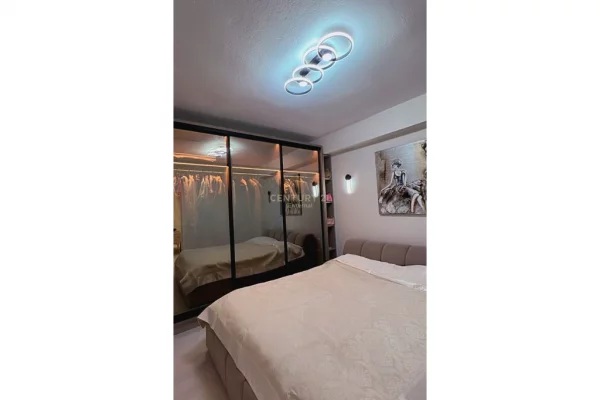 Appartamento in vendita a Tirana 2+1, Arredato