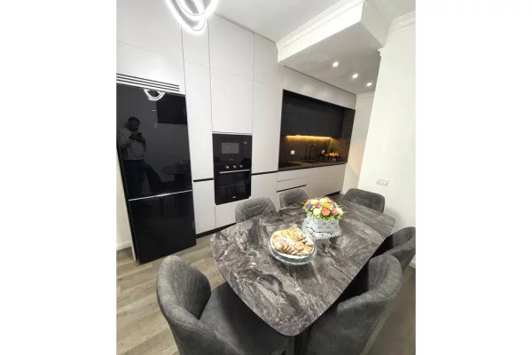 Appartamento in vendita a Tirana 2+1, Arredato