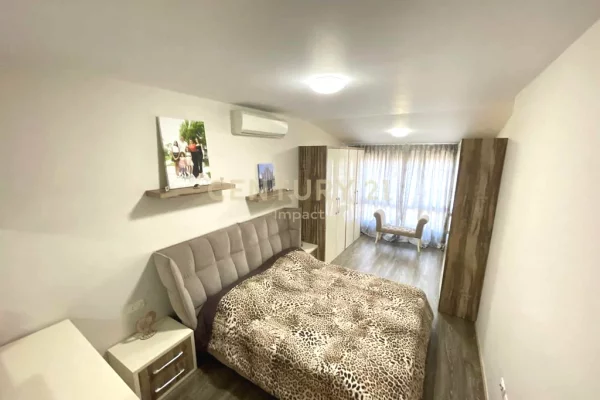 Attico(ultimo piano panoramico) in vendita a Tirana 4+1, Arredato