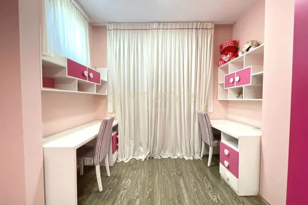 Attico(ultimo piano panoramico) in vendita a Tirana 4+1, Arredato