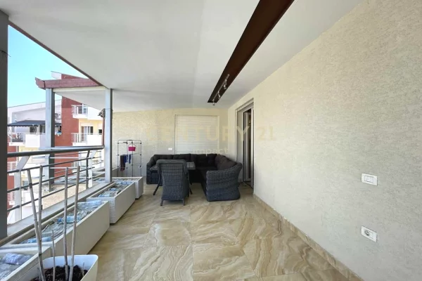 Attico(ultimo piano panoramico) in vendita a Tirana 4+1, Arredato