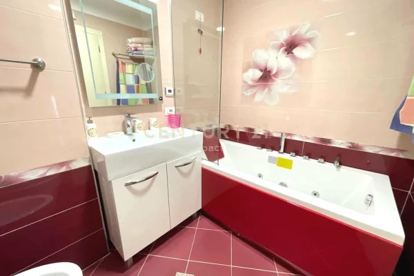 Attico(ultimo piano panoramico) in vendita a Tirana 4+1, Arredato