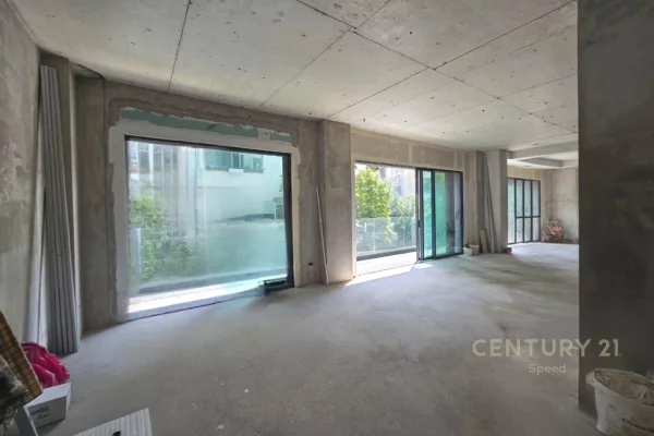 Ambient biznesi me qera 3+1 ne Tirane - 2,500 Euro