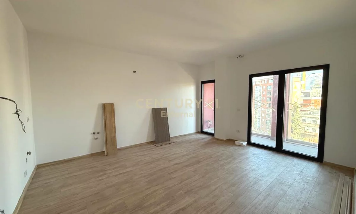 Zyre 2+1+2 Me Qira te Rruga e Kavajes, Tirane