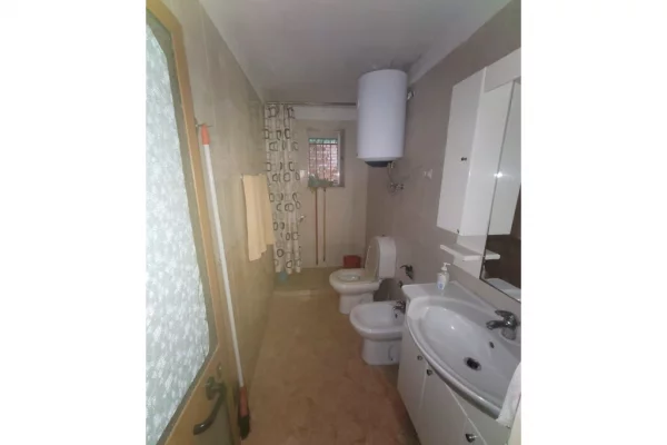 Appartamento in vendita a Tirana 3+1, SemiArredato