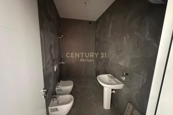 Appartamento in vendita a Tirana 1+1, Vuoto