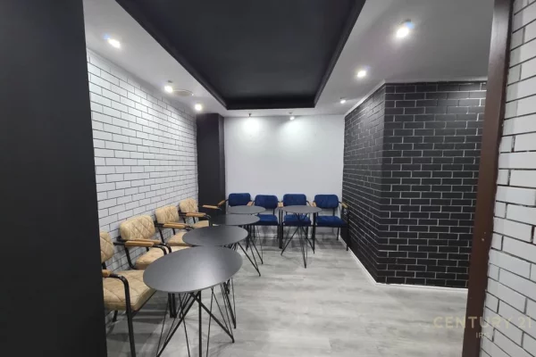 Ofrohet ambient komercial prane Shkolles se Baletit, ne Njesine Bashkiake Nr. 2, me siperfaqe totale