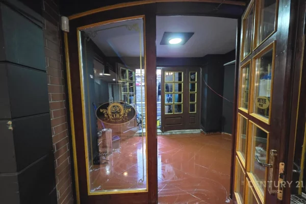 Ofrohet ambient komercial prane Shkolles se Baletit, ne Njesine Bashkiake Nr. 2, me siperfaqe totale