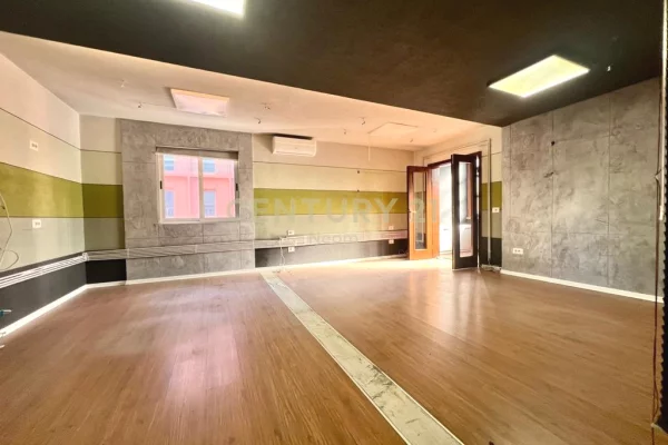 Ambient biznesi me qera 3+1 ne Tirane - 1,600 Euro