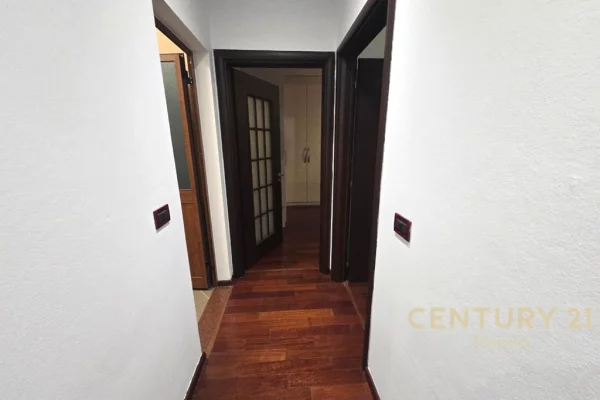 Appartamento in vendita a Tirana 2+1, Arredato