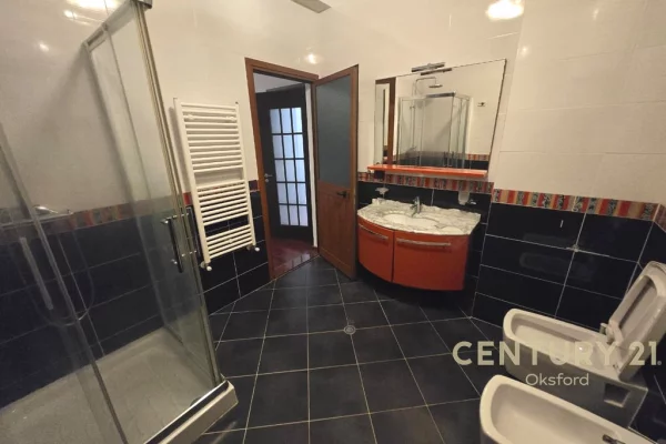 Appartamento in vendita a Tirana 2+1, Arredato