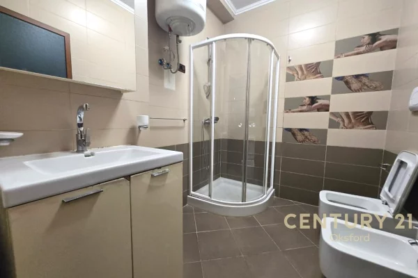 Appartamento in vendita a Tirana 2+1, Arredato