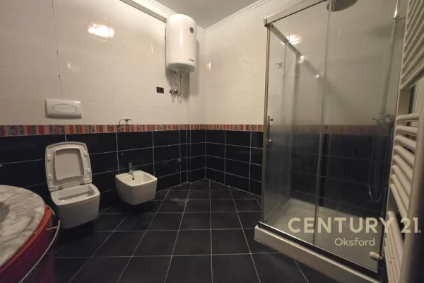 Appartamento in vendita a Tirana 2+1, Arredato