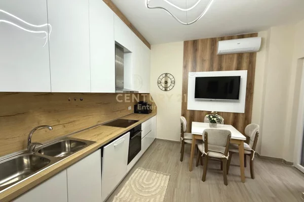 Shtepi me qera Apartament ne Tirane, 2+1, Mobilimi E mobiluar, Pagesa 600  Euro.