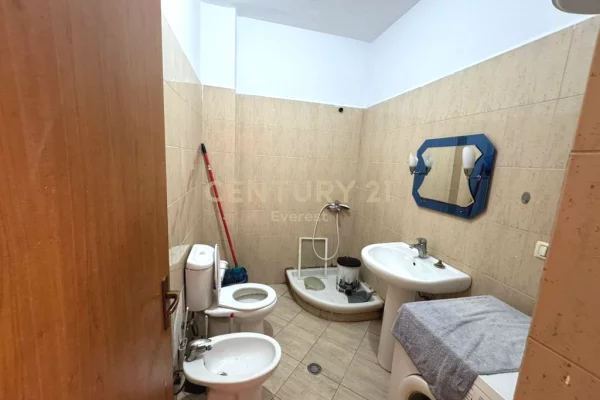 Appartamento in vendita a Tirana 1+1, Arredato