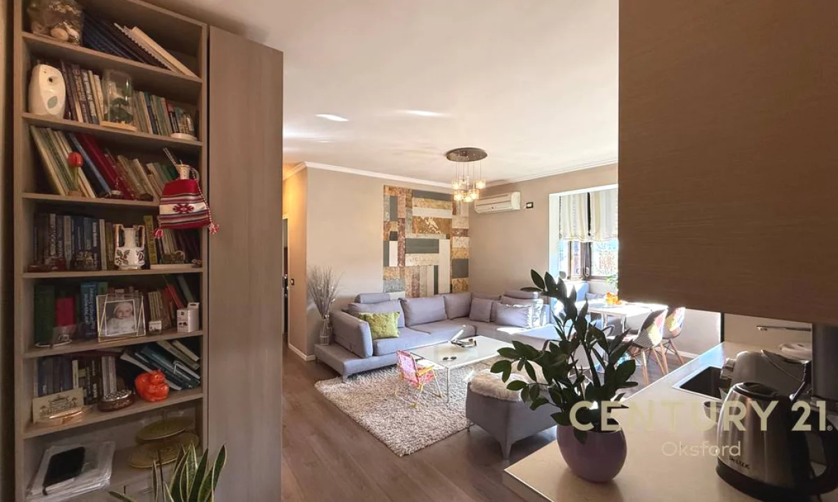 Appartamento in vendita a Tirana 2+1, Arredato