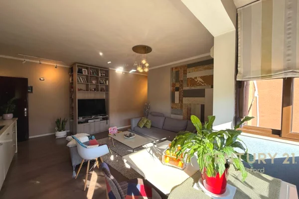 Appartamento in vendita a Tirana 2+1, Arredato