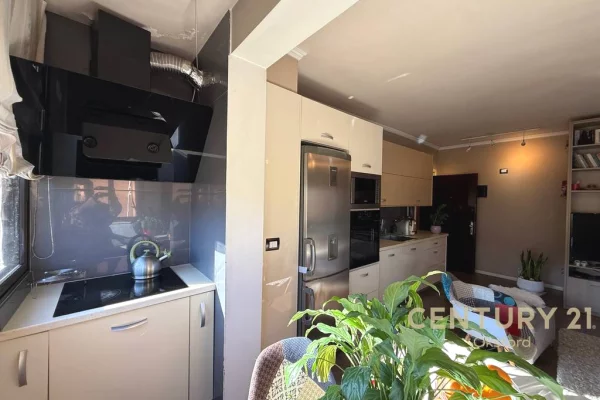 Appartamento in vendita a Tirana 2+1, Arredato