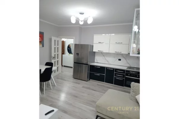 Appartamento in affitto a Tirana 2+1, Arredato