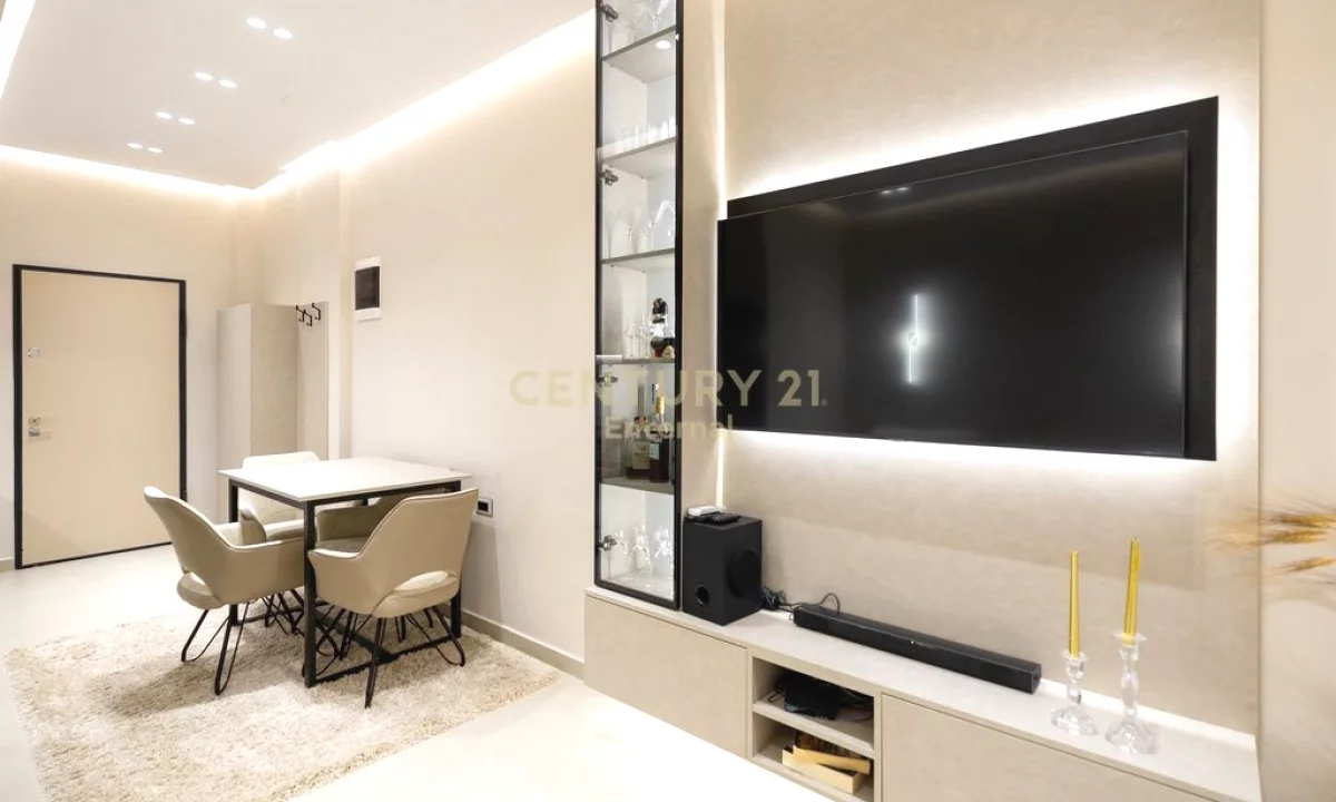 Shtepi ne shitje Apartament ne Vlore, Garsoniere, Mobilimi E mobiluar, Pagesa 215,000  Euro.