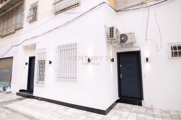 Shtepi ne shitje Apartament ne Vlore, Garsoniere, Mobilimi E mobiluar, Pagesa 215,000  Euro.