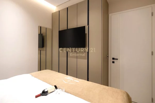 Shtepi ne shitje Apartament ne Vlore, Garsoniere, Mobilimi E mobiluar, Pagesa 215,000  Euro.