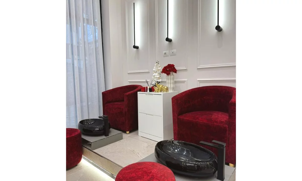 JEPET ME QIRA AMBIENT PER THONJE NE ASTIR!