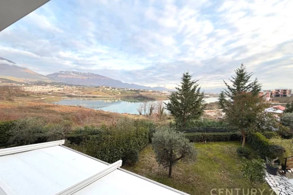 Shtepi me qera Vila Luksoze ne Tirane, 4+1, Mobilimi E mobiluar, Pagesa 3,000  Euro.