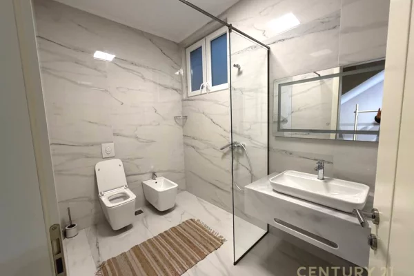 Shtepi me qera Vila Luksoze ne Tirane, 4+1, Mobilimi E mobiluar, Pagesa 3,000  Euro.