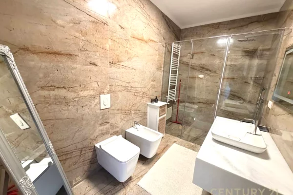 Shtepi me qera Vila Luksoze ne Tirane, 4+1, Mobilimi E mobiluar, Pagesa 3,000  Euro.