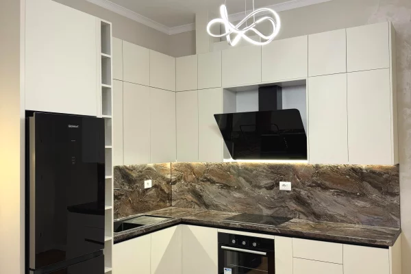 Appartamento in vendita a Tirana 2+1, Arredato