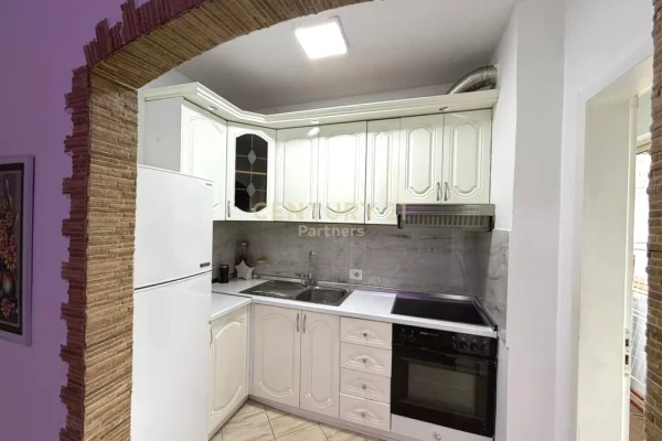 Appartamento in vendita a Tirana 1+1, Arredato