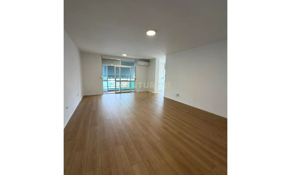 Shtepi me qera Apartament ne Tirane, 3+1, Mobilimi Bosh, pa mobiluar, Pagesa 1,400  Euro.