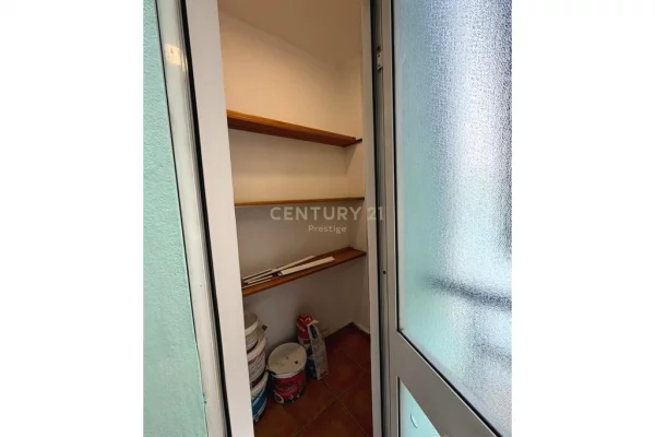 Shtepi me qera Apartament ne Tirane, 3+1, Mobilimi Bosh, pa mobiluar, Pagesa 1,400  Euro.