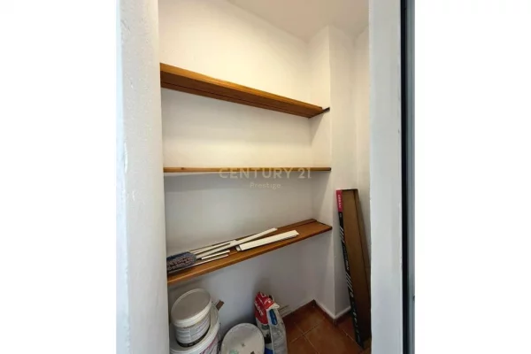 Shtepi me qera Apartament ne Tirane, 3+1, Mobilimi Bosh, pa mobiluar, Pagesa 1,400  Euro.