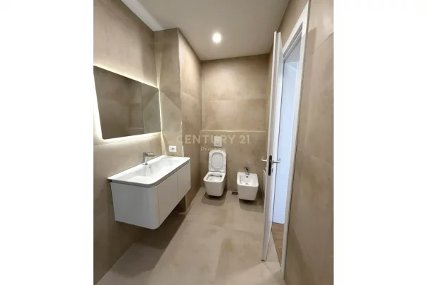 Shtepi me qera Apartament ne Tirane, 3+1, Mobilimi Bosh, pa mobiluar, Pagesa 1,400  Euro.