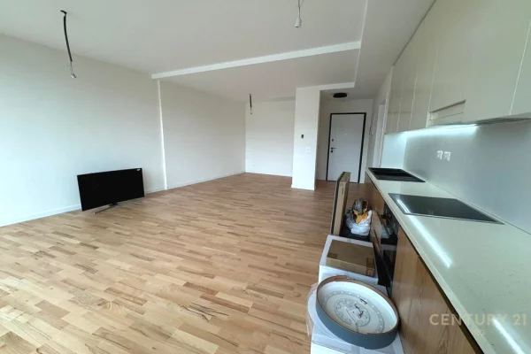 Ambient biznesi me qera 2+1 ne Tirane - 1,600 Euro