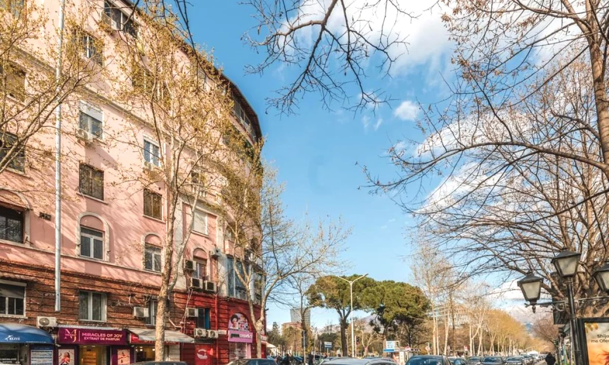 Shtepi me qera Apartament ne Tirane, 2+1, Mobilimi E mobiluar, Pagesa 1,300  Euro.