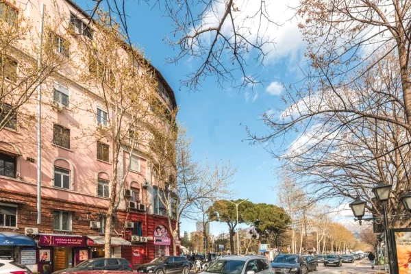 Shtepi me qera 2+1 ne Tirane - 1,300 Euro