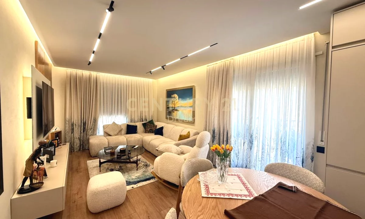 Appartamento in vendita a Tirana 2+1, Arredato