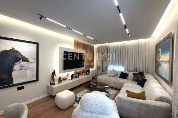 Appartamento in vendita a Tirana 2+1, Arredato