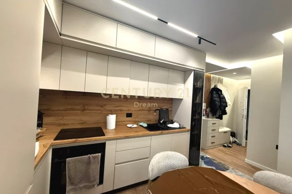Appartamento in vendita a Tirana 2+1, Arredato