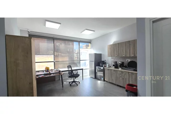 AMBIENT BIZNESI NE RR. HOXHA TAHSIM!