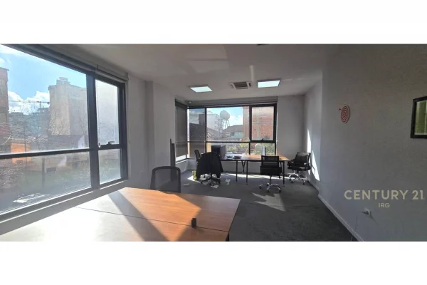 AMBIENT BIZNESI NE RR. HOXHA TAHSIM!